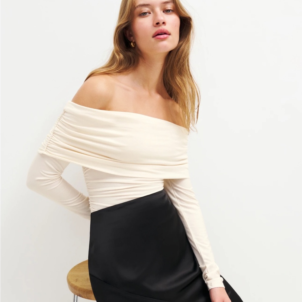 New with tags Reformation Florentina Knit Top small off shoulder long sleeve